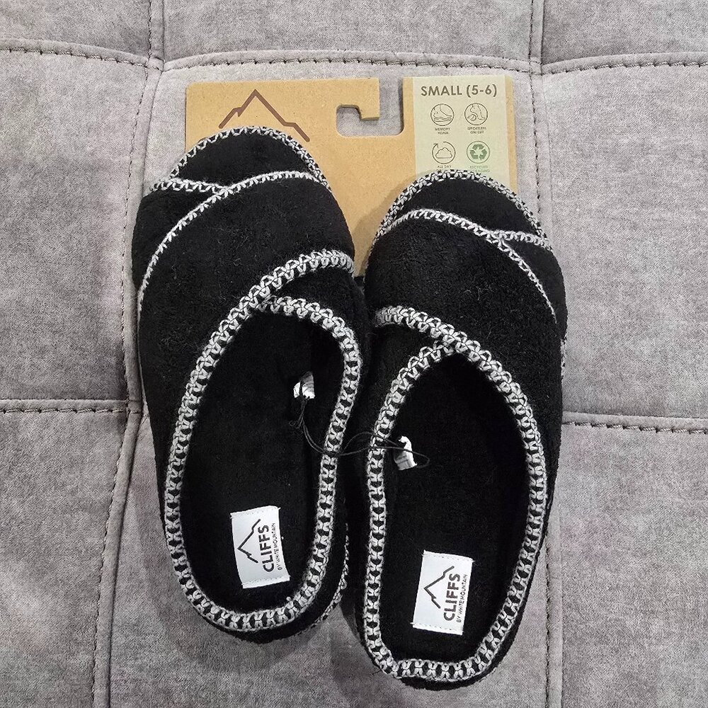 NWT Cliffs by White Mountain Women's Ladies Slippers Size S (5-6)